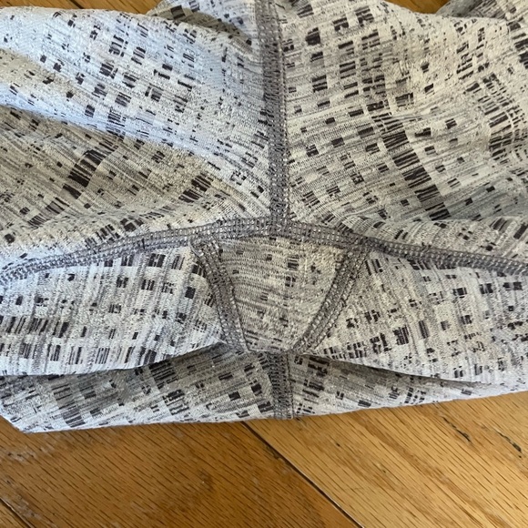 Lululemon Wunder Under Pant *High/Low Leggings Size 4 - Picture 7 of 7